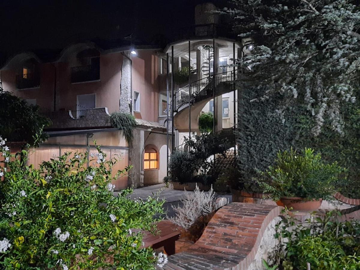 Parco Sogni D'Oro Aparthotel Montella Exterior foto